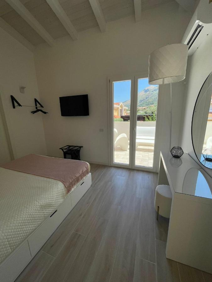 Martanna Rooms Carini Bagian luar foto