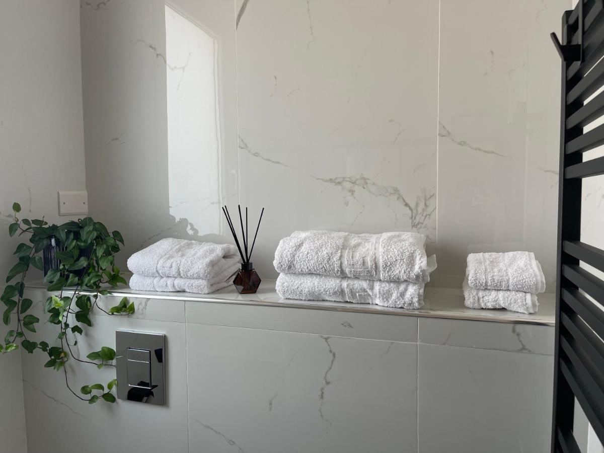Martanna Rooms Carini Bagian luar foto