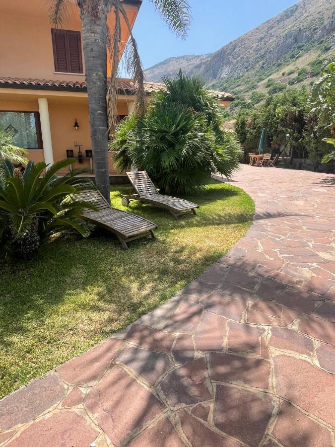 Martanna Rooms Carini Bagian luar foto