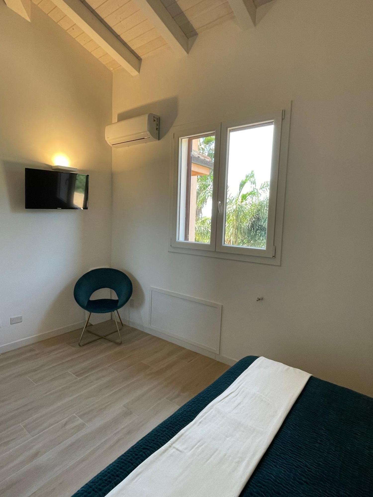Martanna Rooms Carini Bagian luar foto