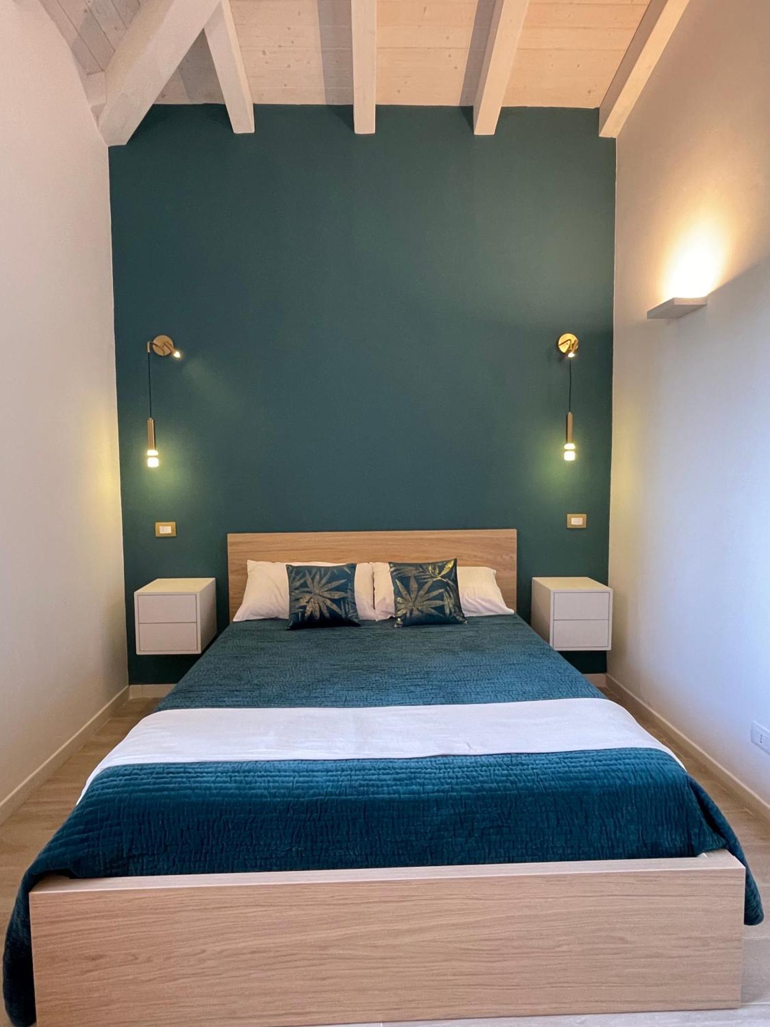 Martanna Rooms Carini Bagian luar foto