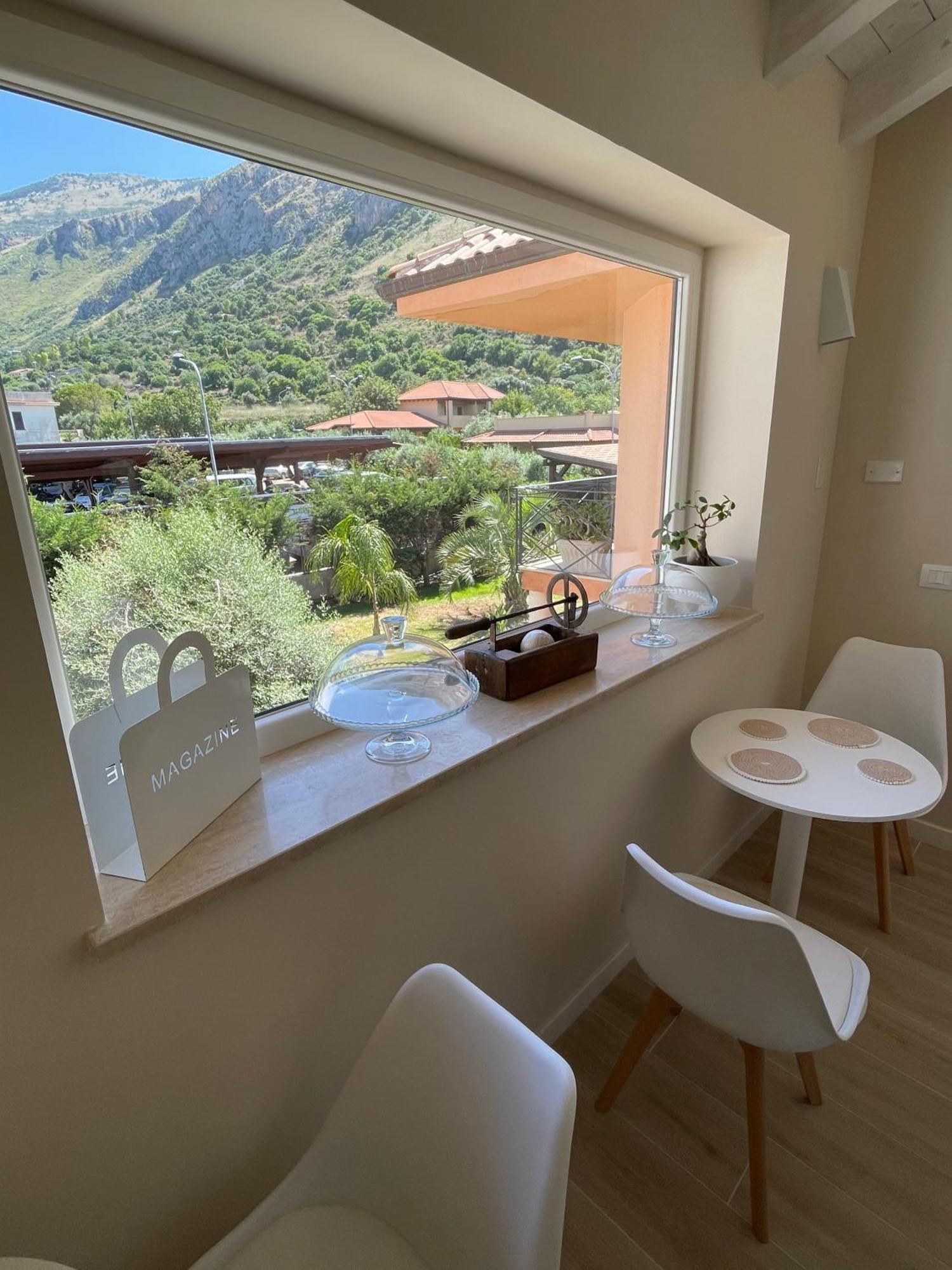 Martanna Rooms Carini Bagian luar foto